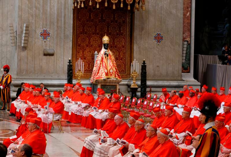 Credible Leadership Serves Others, Pope Tells Cardinals At Consistory ...